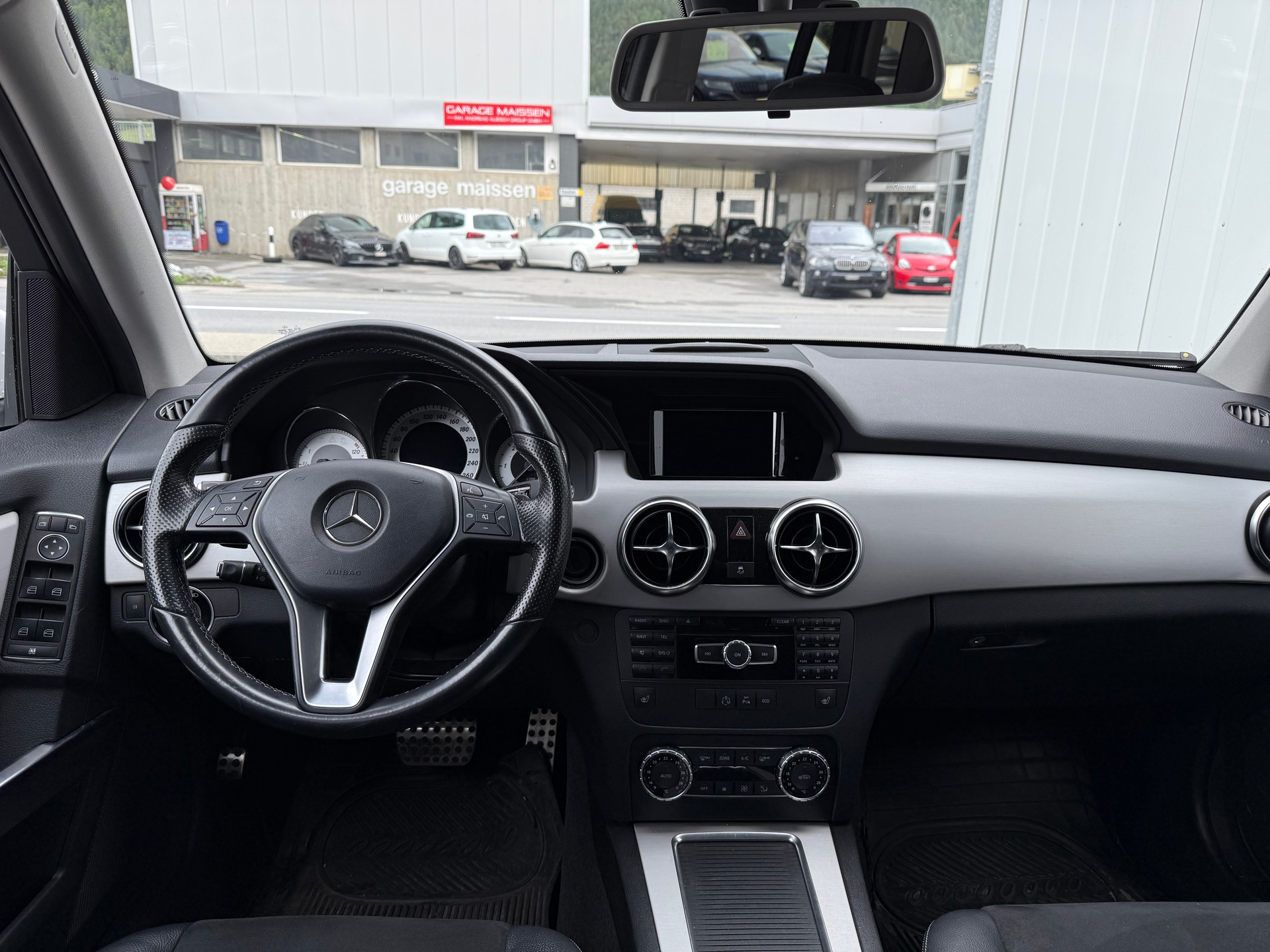 MERCEDES-BENZ GLK 220 BlueTEC Swiss Star Ed. 4Matic 7G-Tronic * TOPZUSTAND* SERVICEGEPFLEGT*-image-9