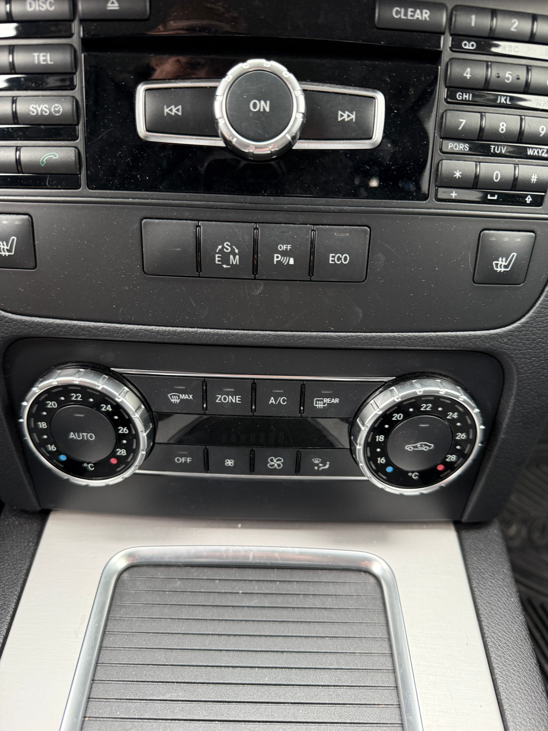 MERCEDES-BENZ GLK 220 BlueTEC Swiss Star Ed. 4Matic 7G-Tronic * TOPZUSTAND* SERVICEGEPFLEGT*-image-18