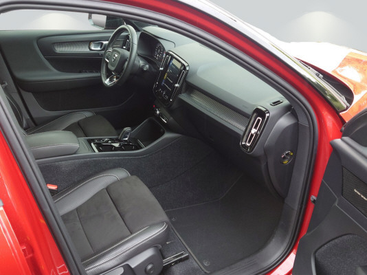 VOLVO XC40 T4 AWD R-Design-image-6