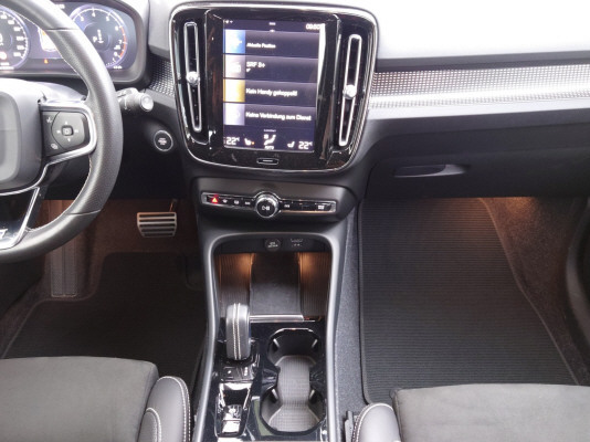 VOLVO XC40 T4 AWD R-Design-image-5