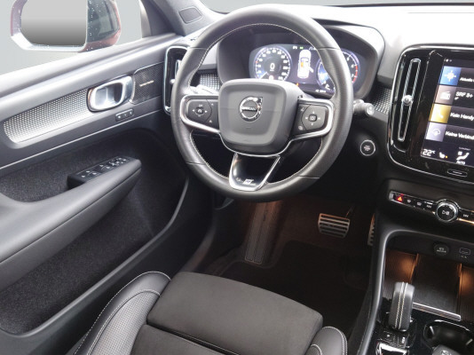 VOLVO XC40 T4 AWD R-Design-image-4