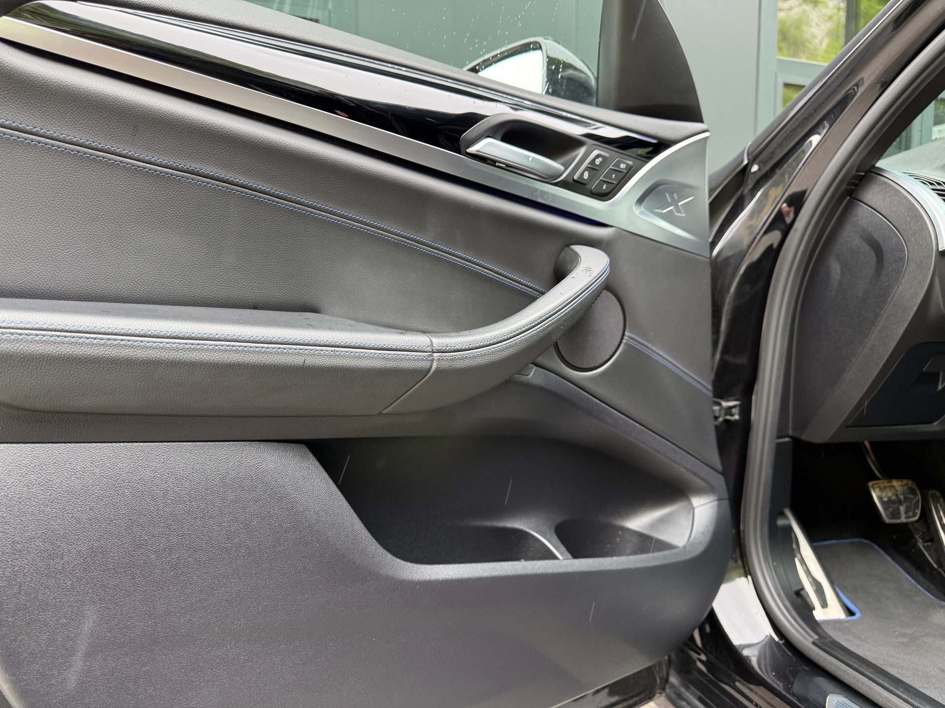 BMW X3 xDrive 25d Individual M Sport Steptronic-image-12