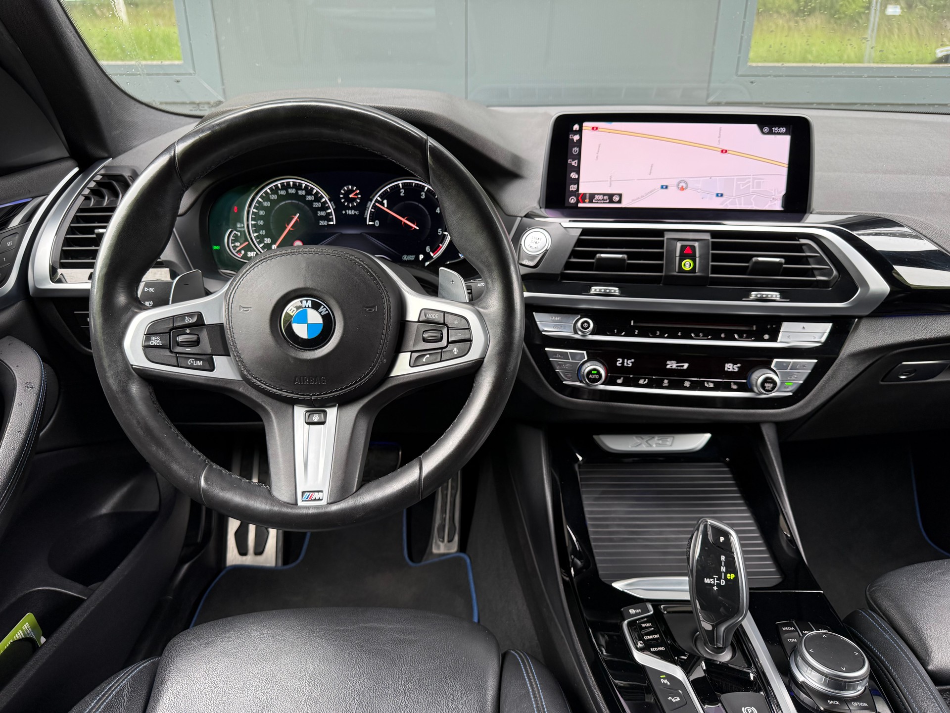 BMW X3 xDrive 25d Individual M Sport Steptronic-image-14