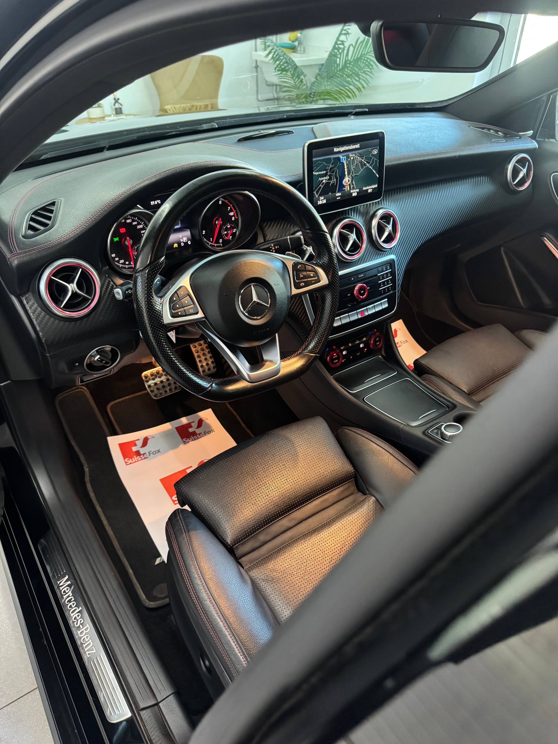 MERCEDES-BENZ A 250 AMG Line 4Matic 7G-DCT*CH-Fahrzeug*Panoramadach*-image-10