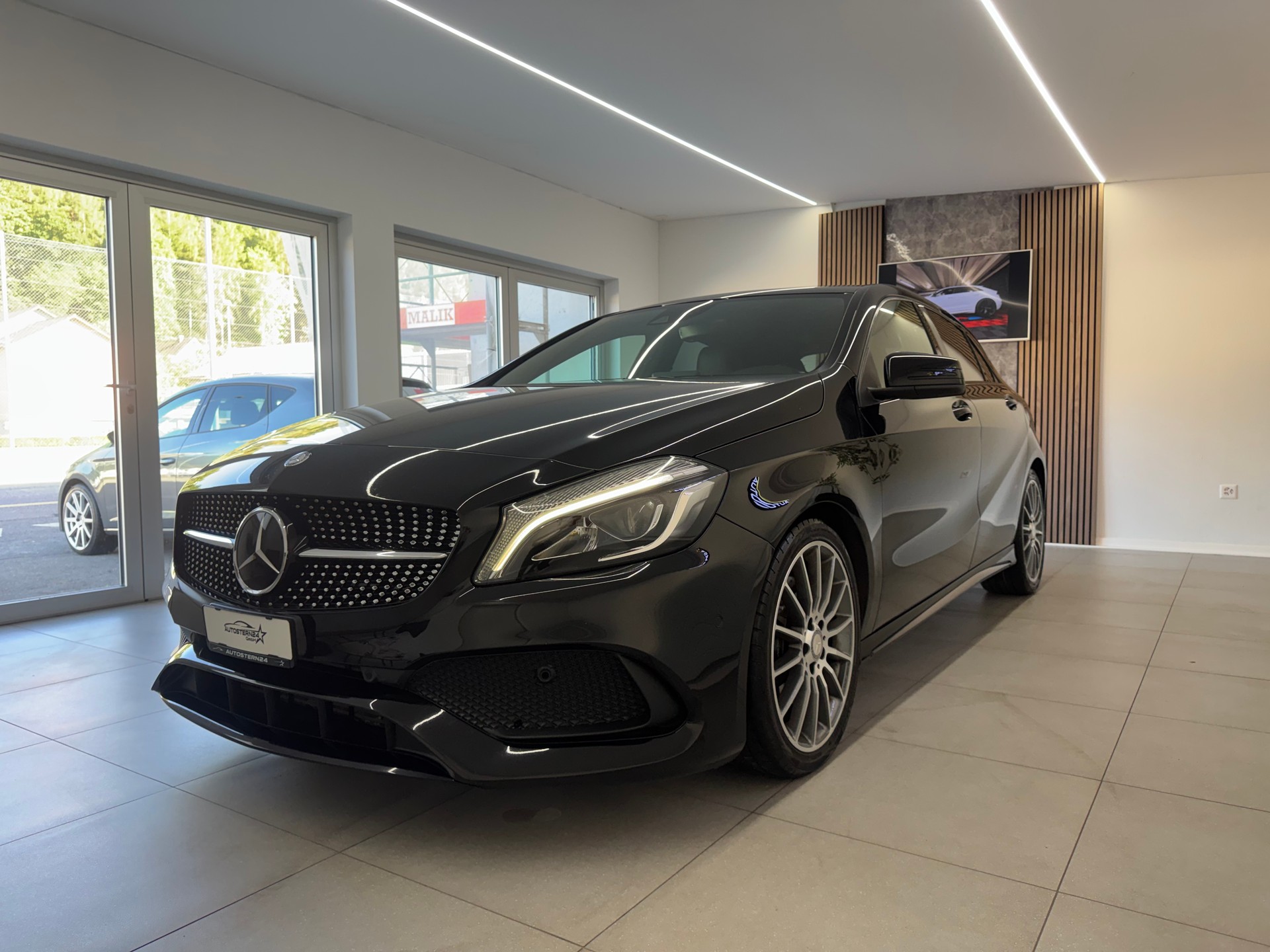 MERCEDES-BENZ A 250 AMG Line 4Matic 7G-DCT*CH-Fahrzeug*Panoramadach*