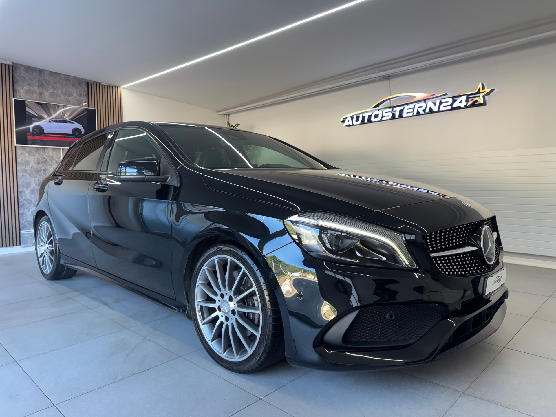 MERCEDES-BENZ A 250 AMG Line 4Matic 7G-DCT*CH-Fahrzeug*Panoramadach*-showroom-element-1
