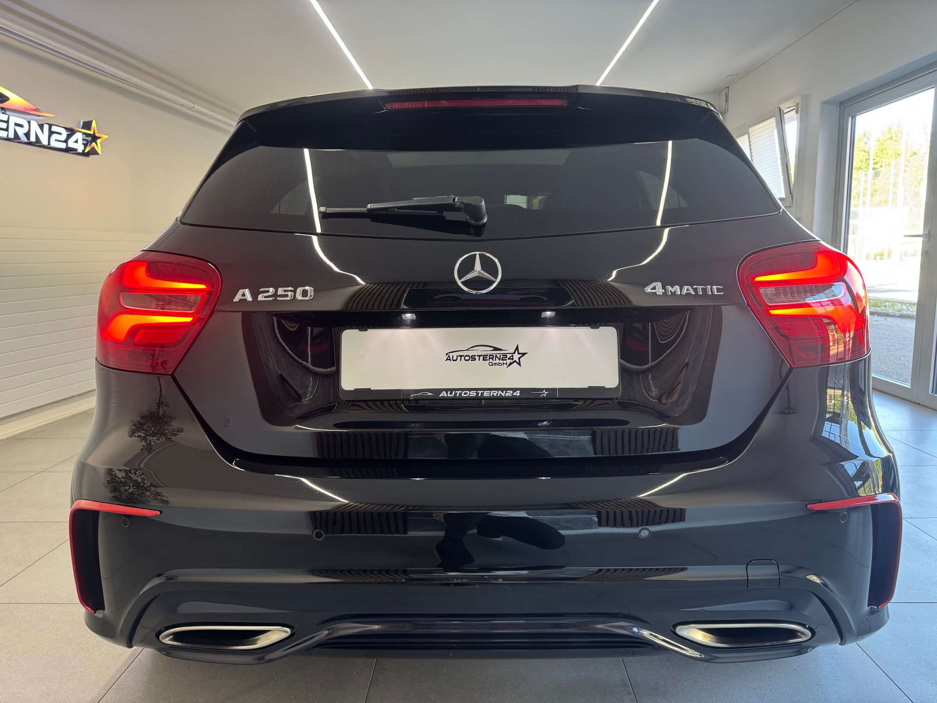 MERCEDES-BENZ A 250 AMG Line 4Matic 7G-DCT*CH-Fahrzeug*Panoramadach*-showroom-element-3
