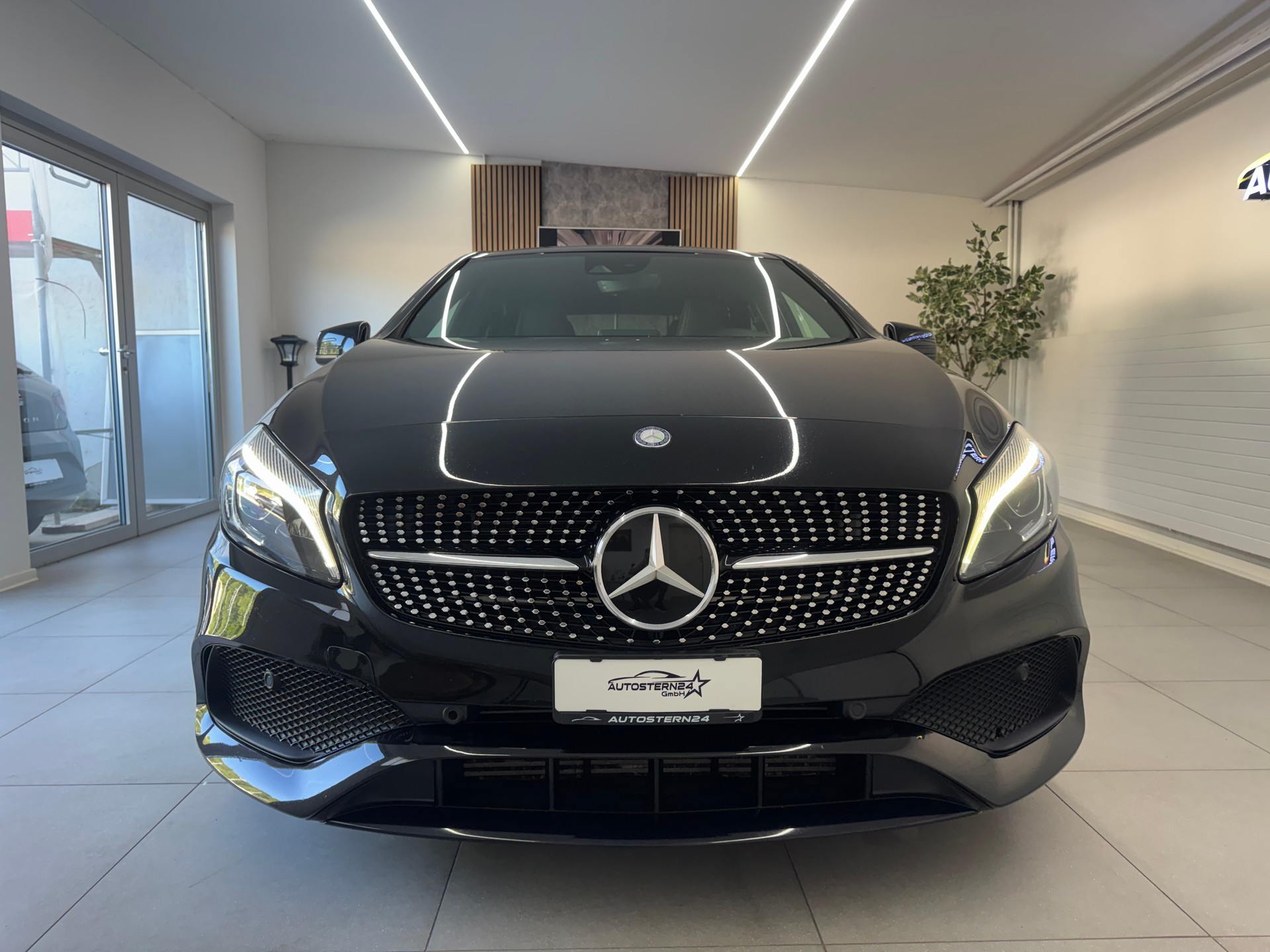 MERCEDES-BENZ A 250 AMG Line 4Matic 7G-DCT*CH-Fahrzeug*Panoramadach*-showroom-element-2