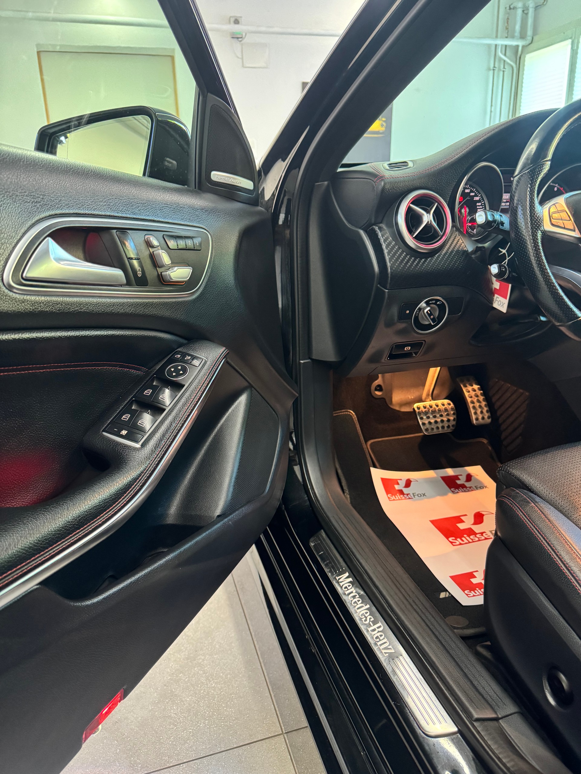 MERCEDES-BENZ A 250 AMG Line 4Matic 7G-DCT*CH-Fahrzeug*Panoramadach*-image-9