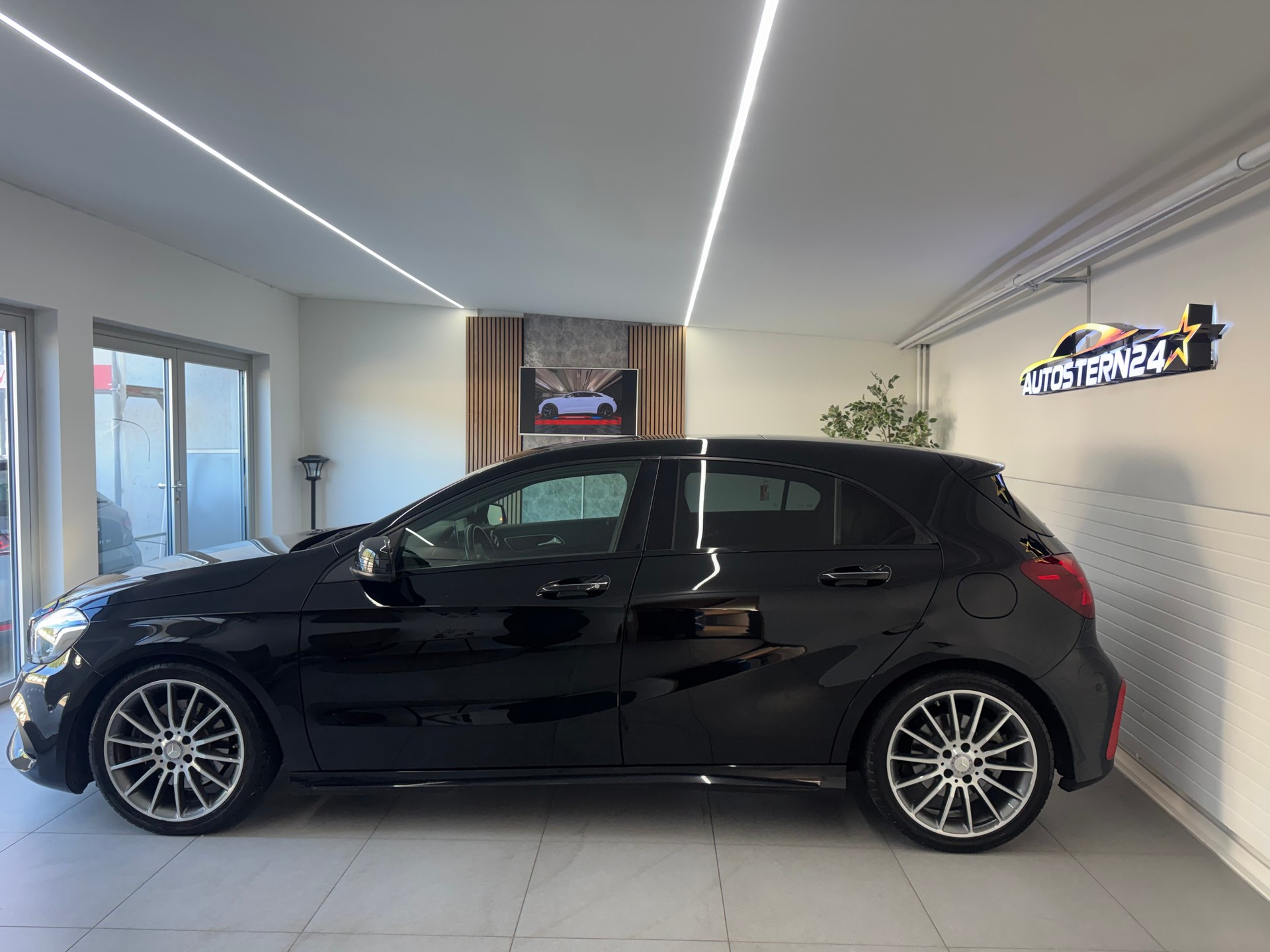 MERCEDES-BENZ A 250 AMG Line 4Matic 7G-DCT*CH-Fahrzeug*Panoramadach*-image-6