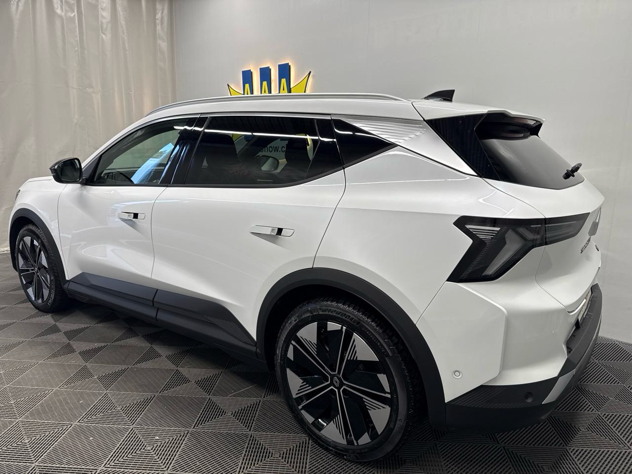 RENAULT Scénic E-Tech Long Range Techno-showroom-element-1