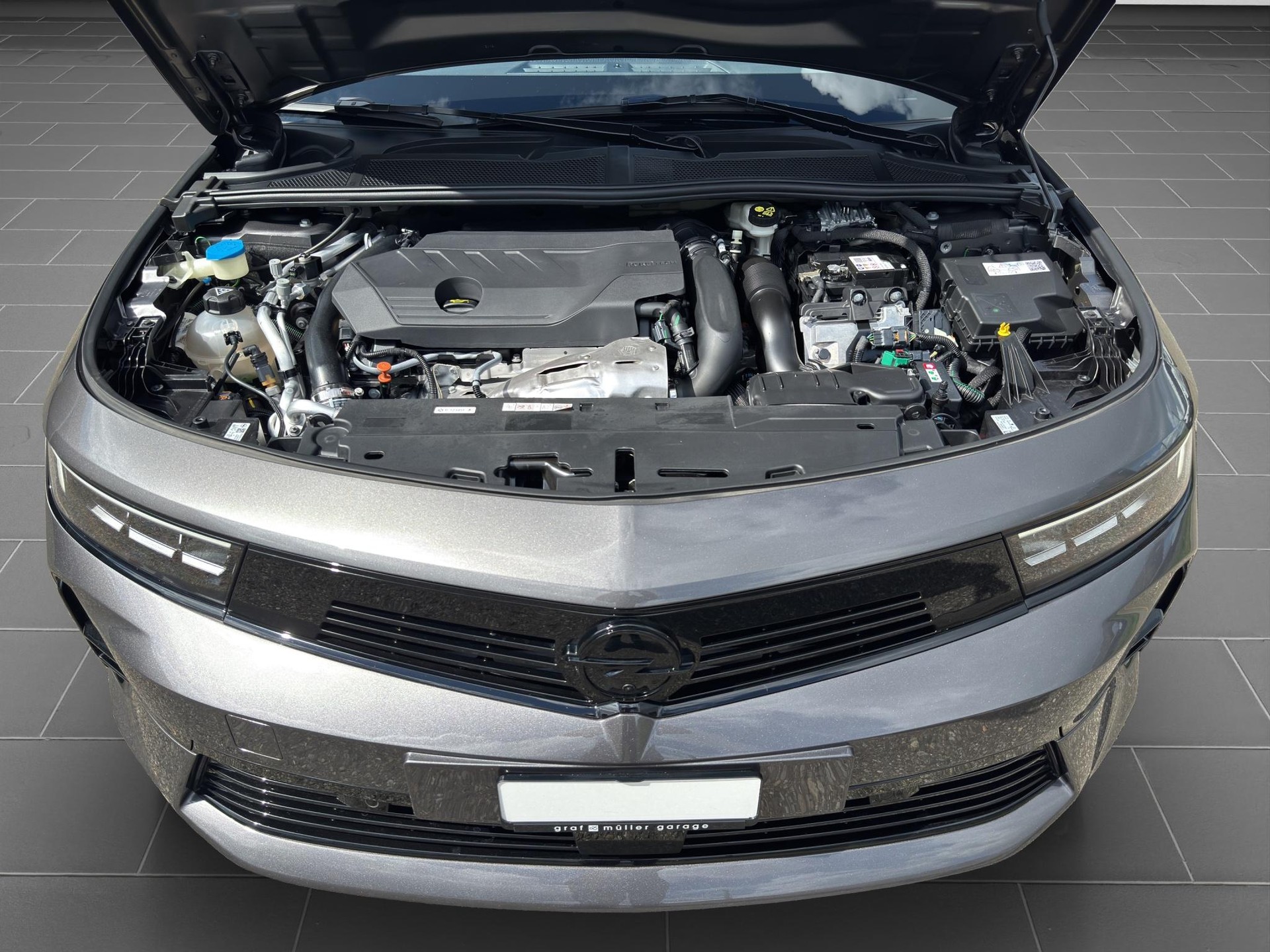 OPEL Astra 1.6 T PHEV 180 Swiss Plus-image-21