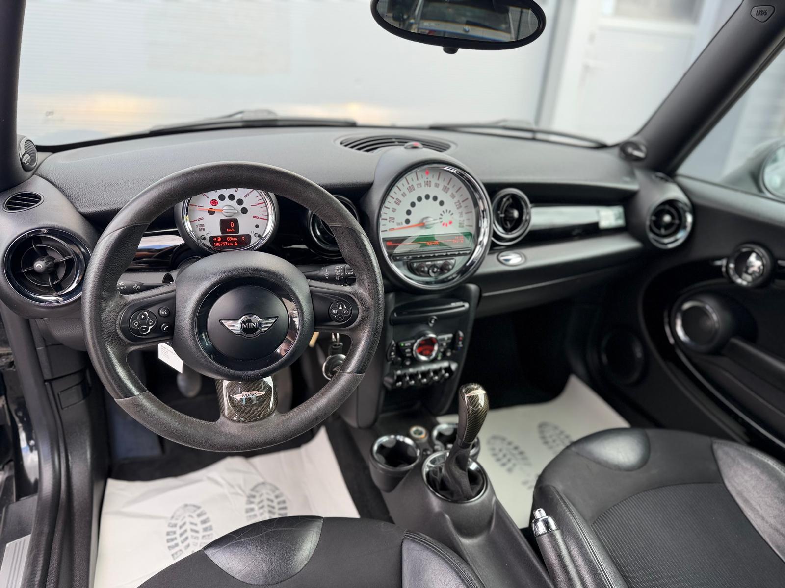 MINI Cooper John Cooper Works-image-11