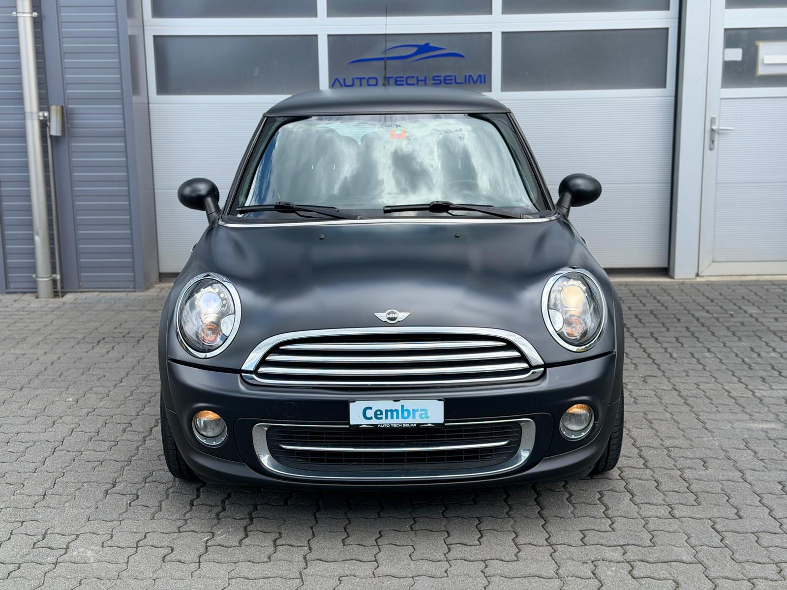 MINI Cooper John Cooper Works-showroom-element-2