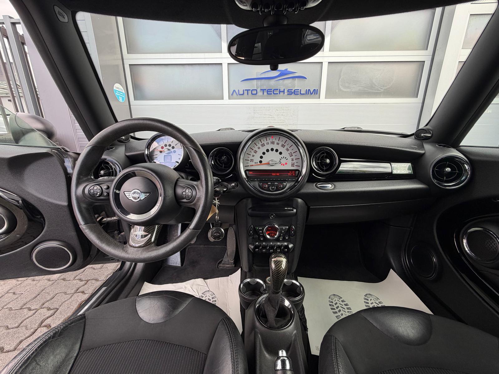 MINI Cooper John Cooper Works-image-10