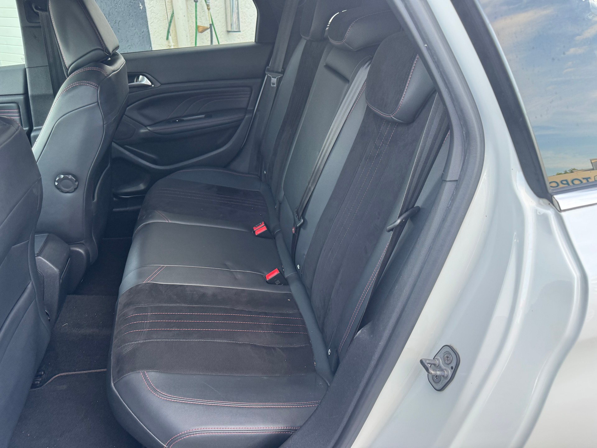 PEUGEOT 308 SW 2.0 BlueHDI GT EAT8-image-6