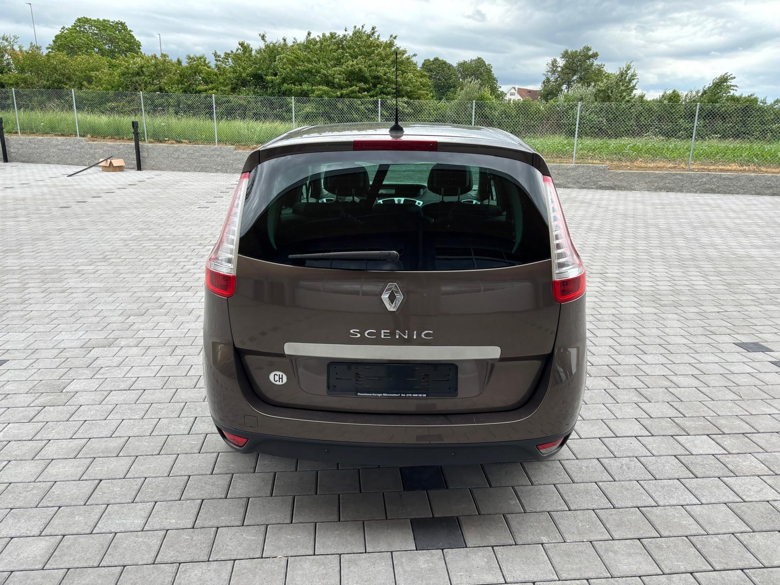 RENAULT Grand Scénic 2.0 16V Privilège X-Tronic CVT-image-8