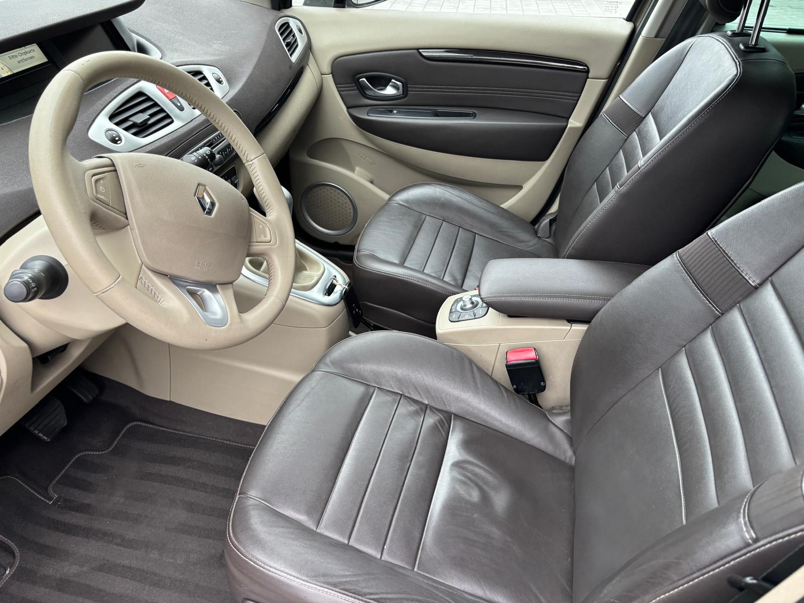 RENAULT Grand Scénic 2.0 16V Privilège X-Tronic CVT-image-9