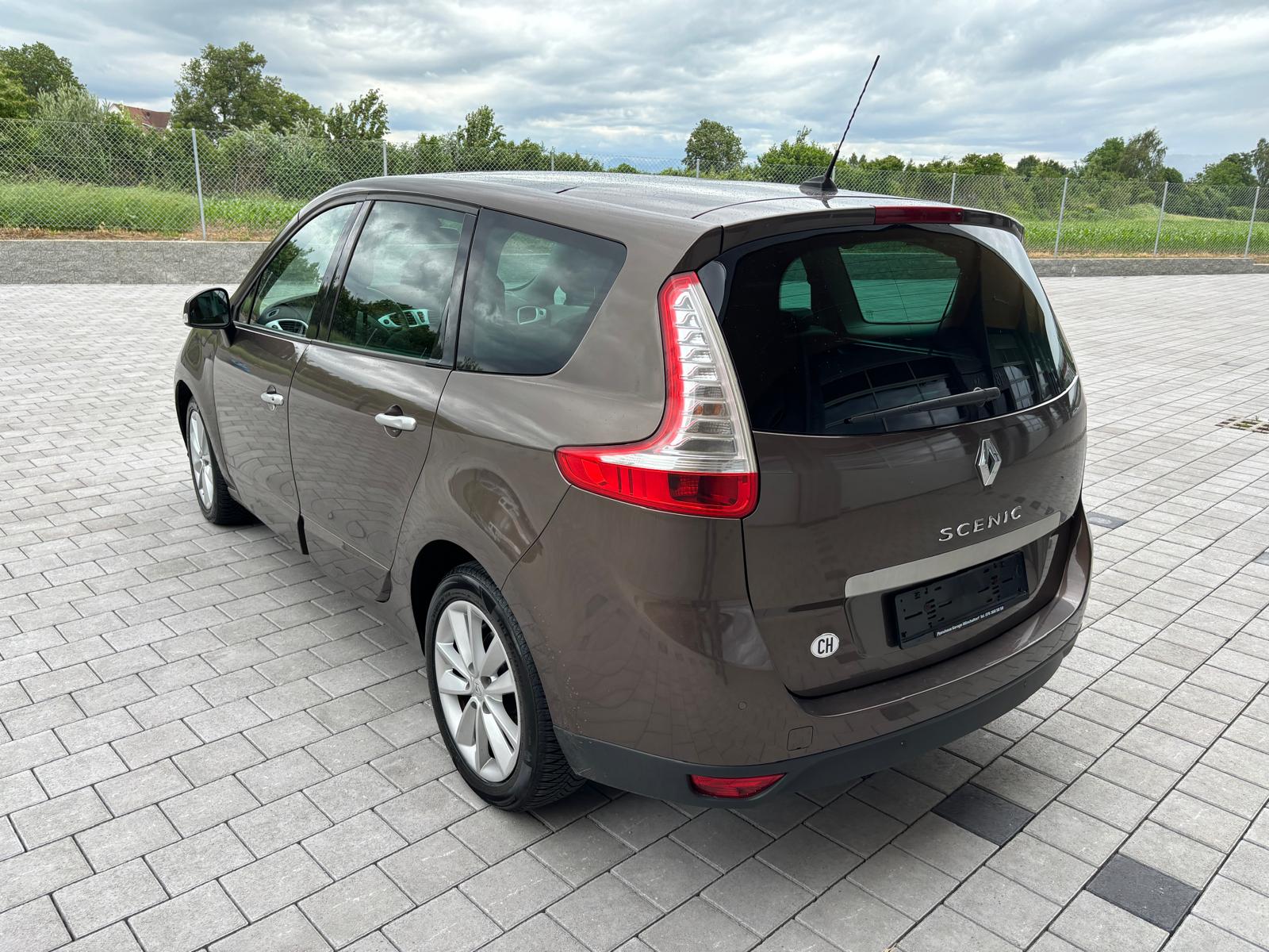 RENAULT Grand Scénic 2.0 16V Privilège X-Tronic CVT-image-4