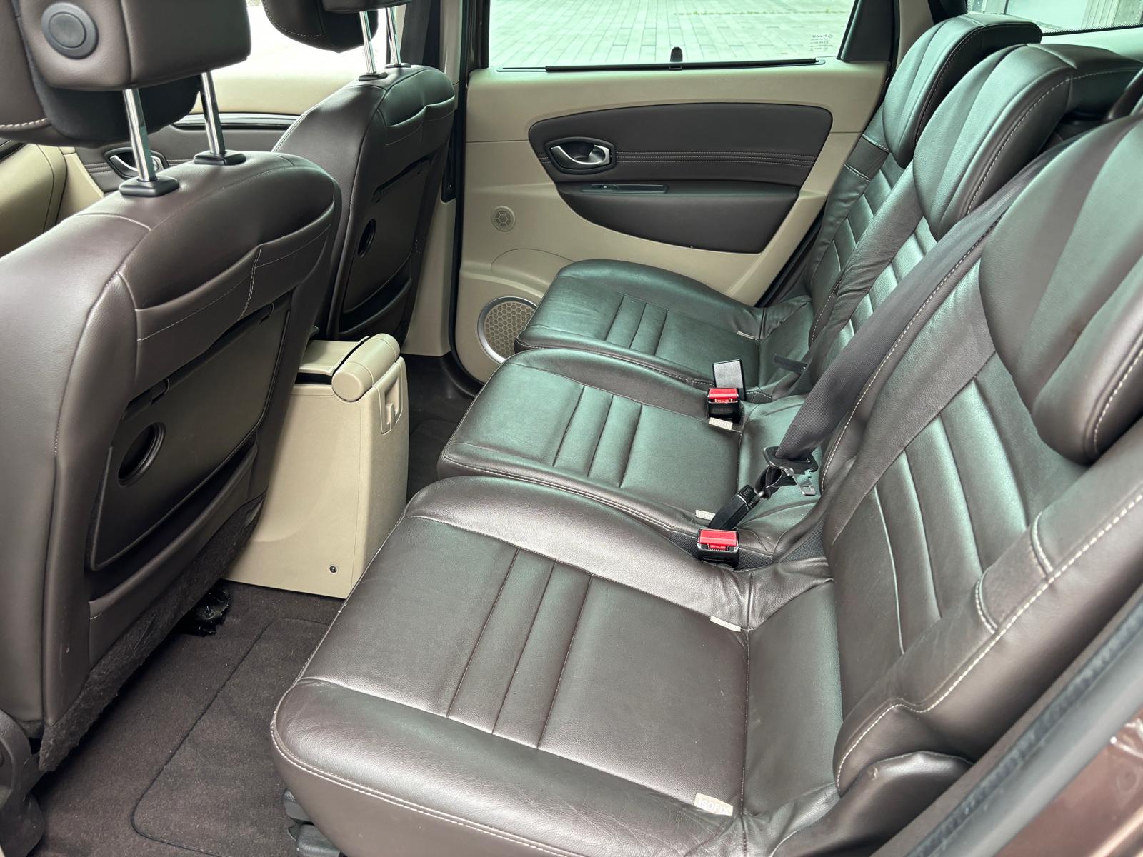 RENAULT Grand Scénic 2.0 16V Privilège X-Tronic CVT-image-10