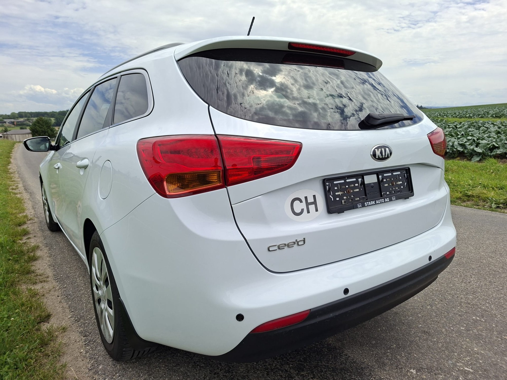 KIA Cee'd 1.6 CRDi Style Automatic-image-5