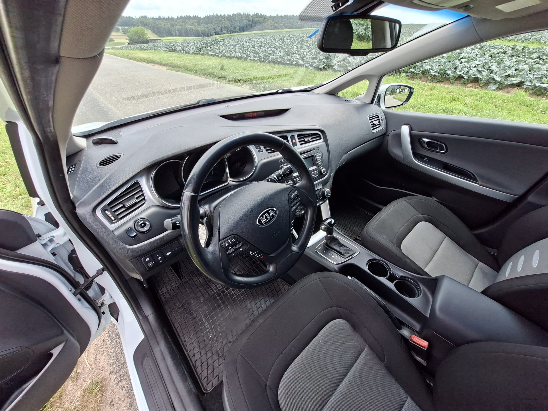 KIA Cee'd 1.6 CRDi Style Automatic-image-15