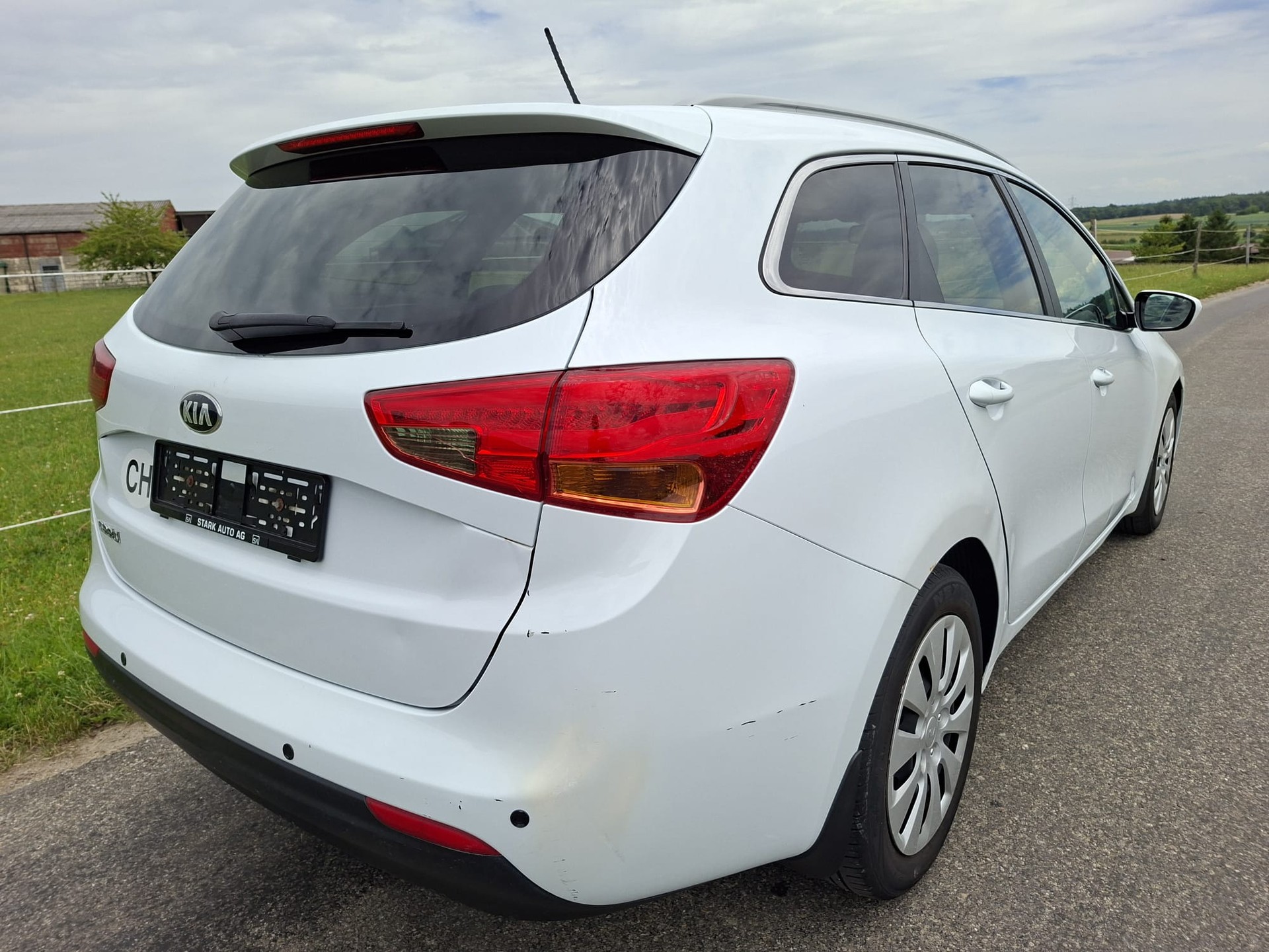 KIA Cee'd 1.6 CRDi Style Automatic-image-8