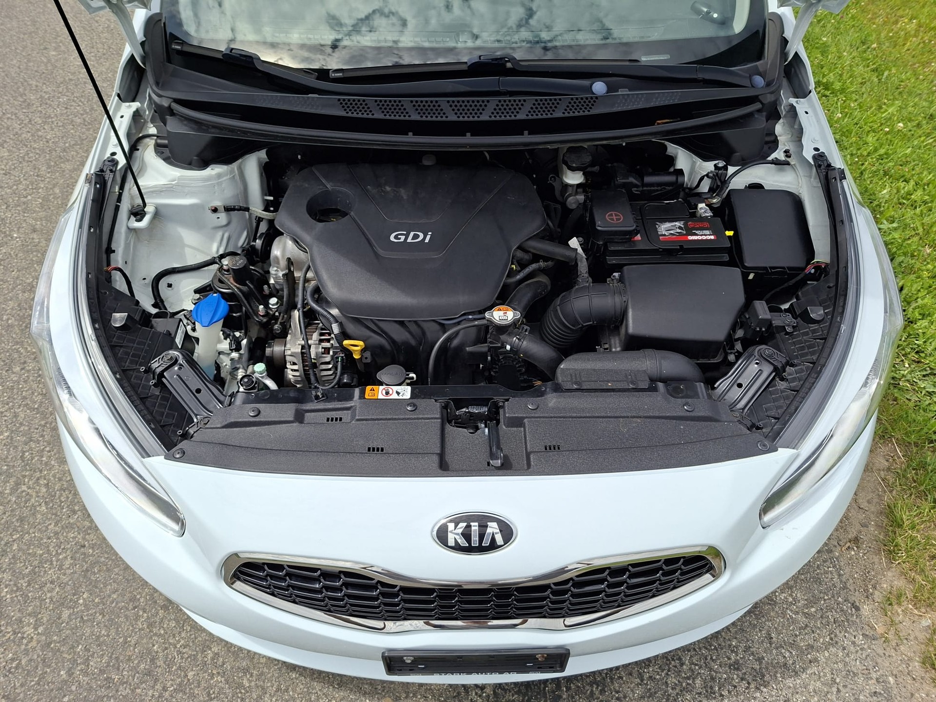 KIA Cee'd 1.6 CRDi Style Automatic-image-6