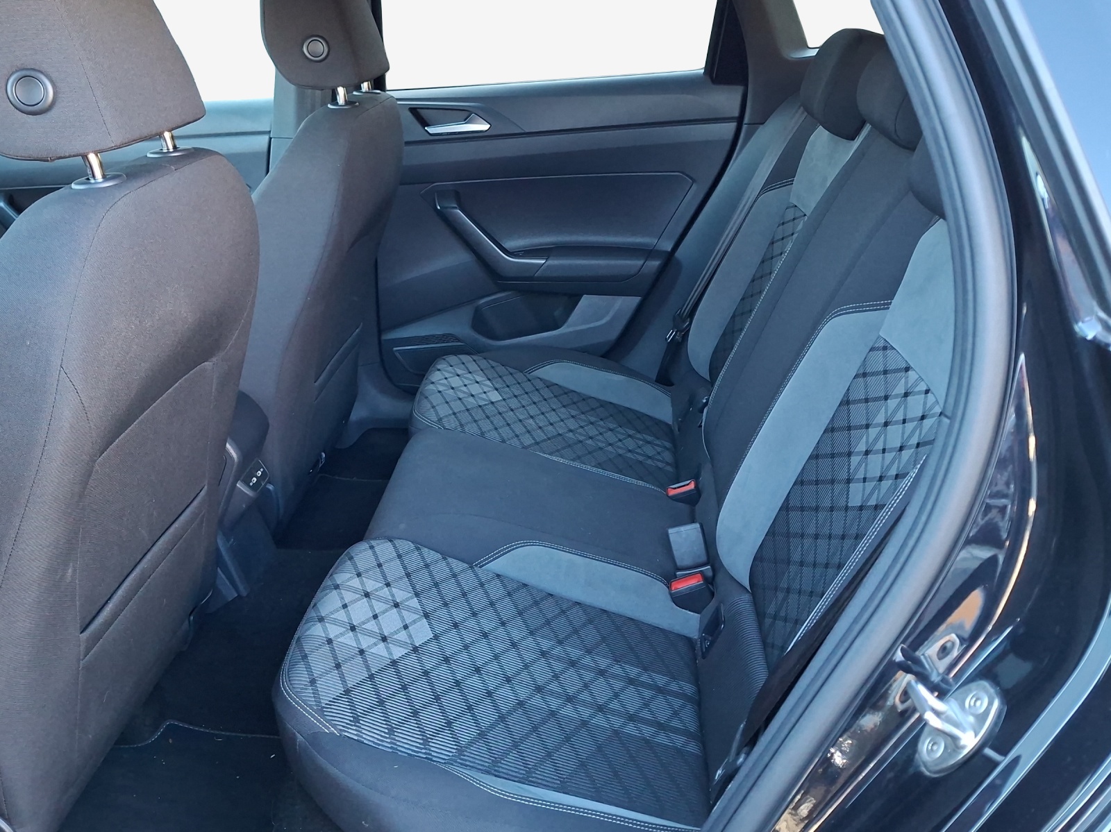 VW Taigo 1.0 TSI R-Line DSG-image-11