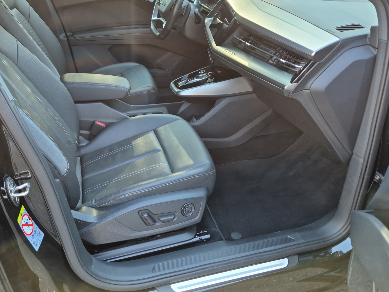 AUDI Q4 e-tron 40-image-15