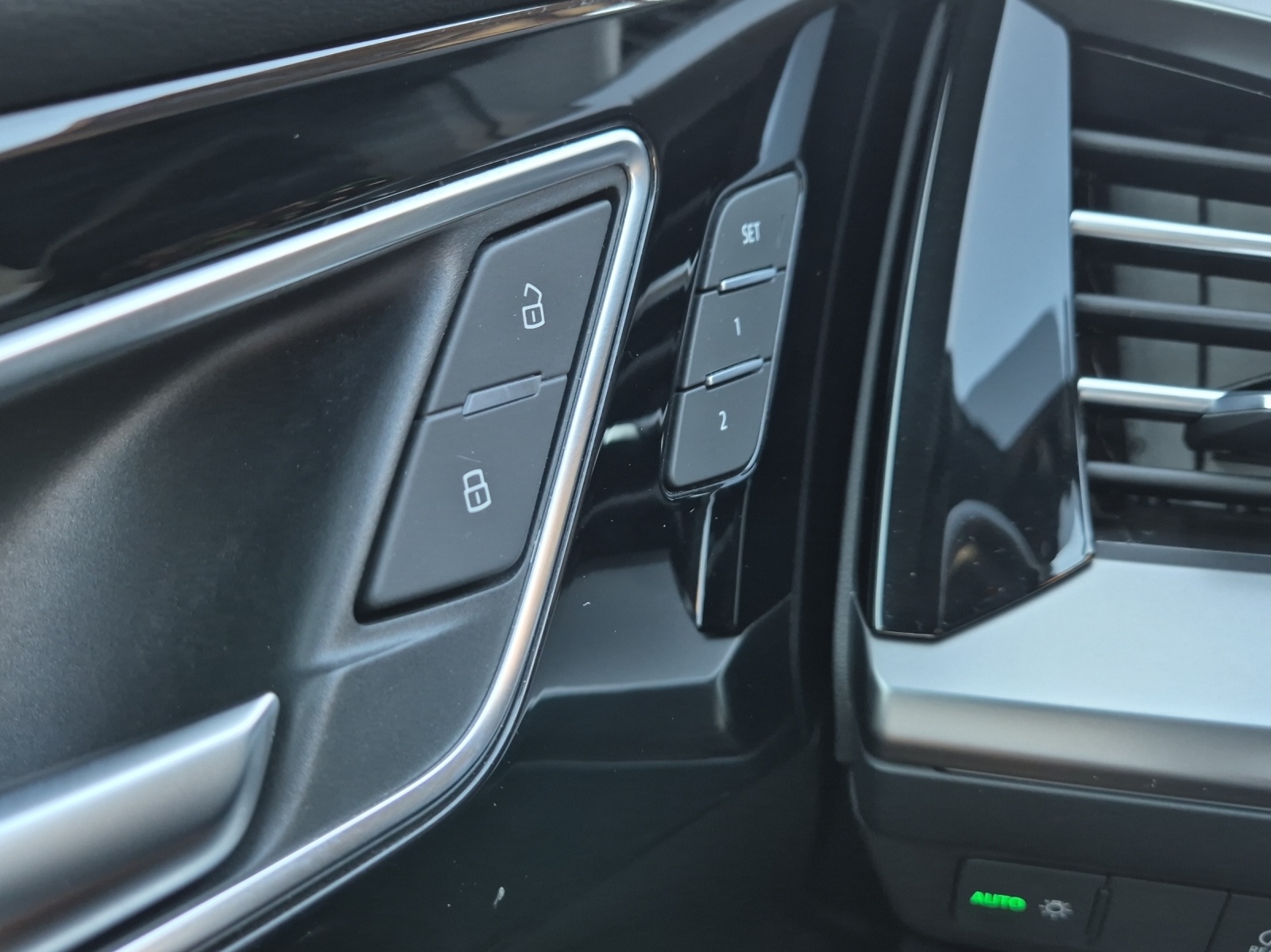 AUDI Q4 e-tron 40-image-16