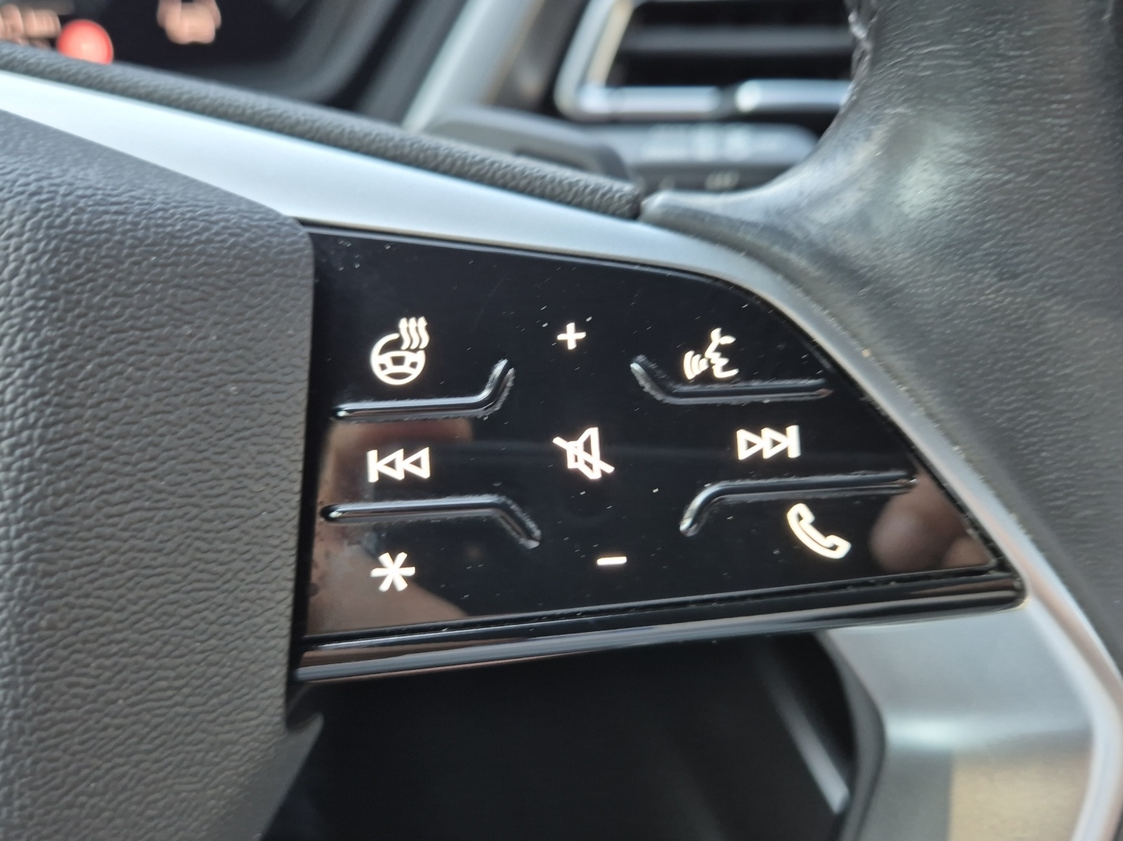 AUDI Q4 e-tron 40-image-23