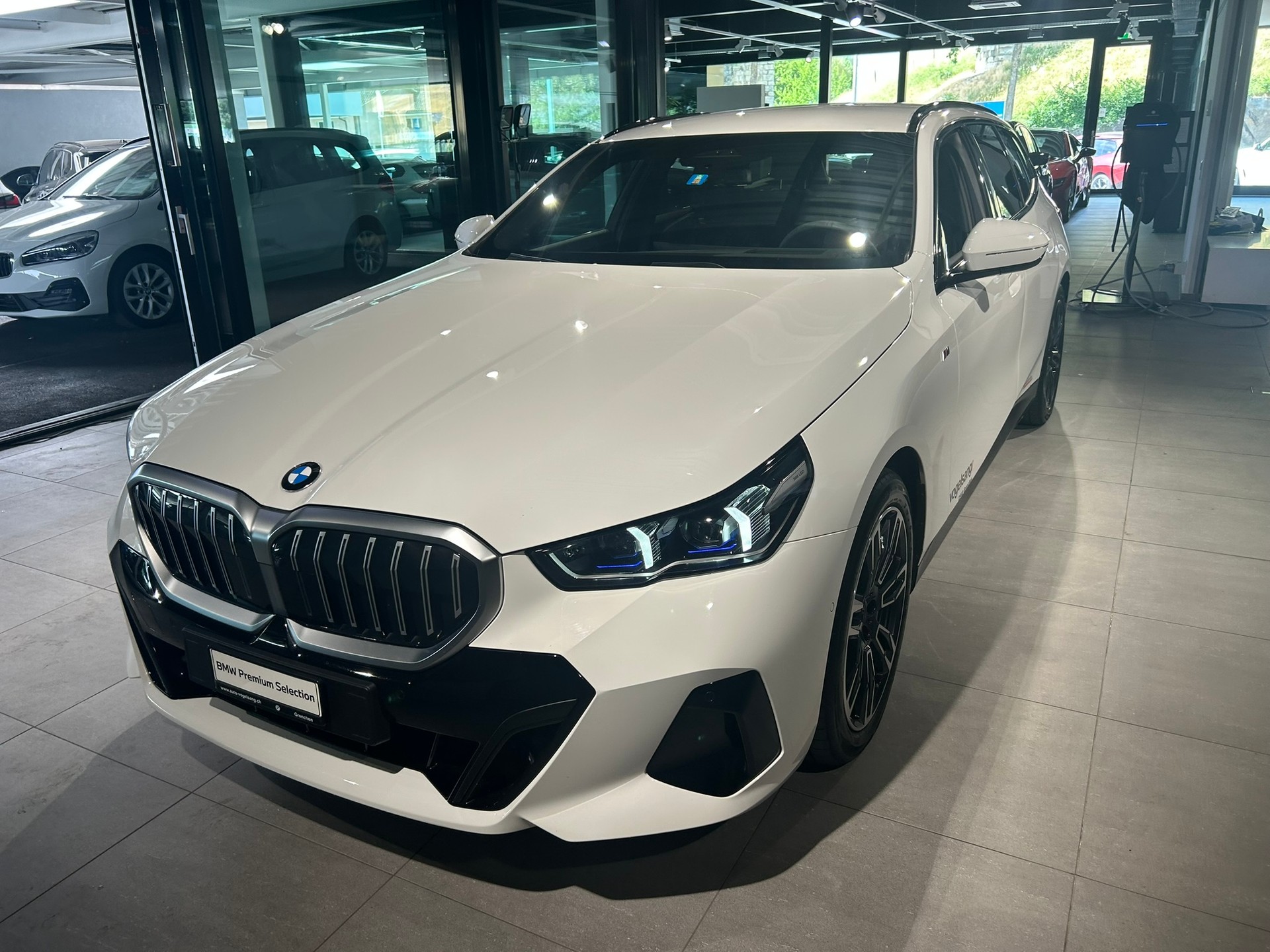 BMW 520d xDrive 48V Touring M Sport Steptronic-showroom-element-1