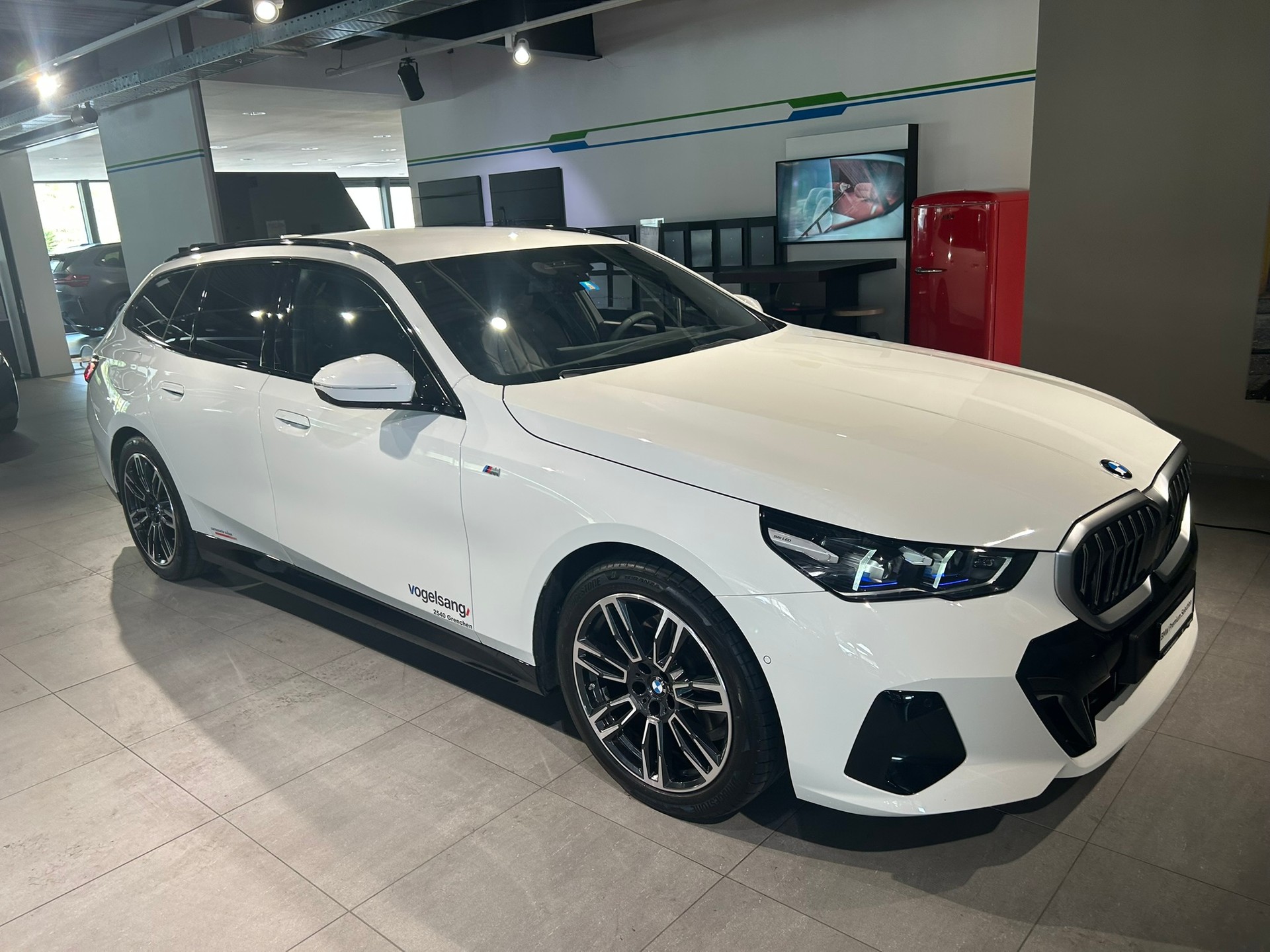 BMW 520d xDrive 48V Touring M Sport Steptronic-showroom-element-3