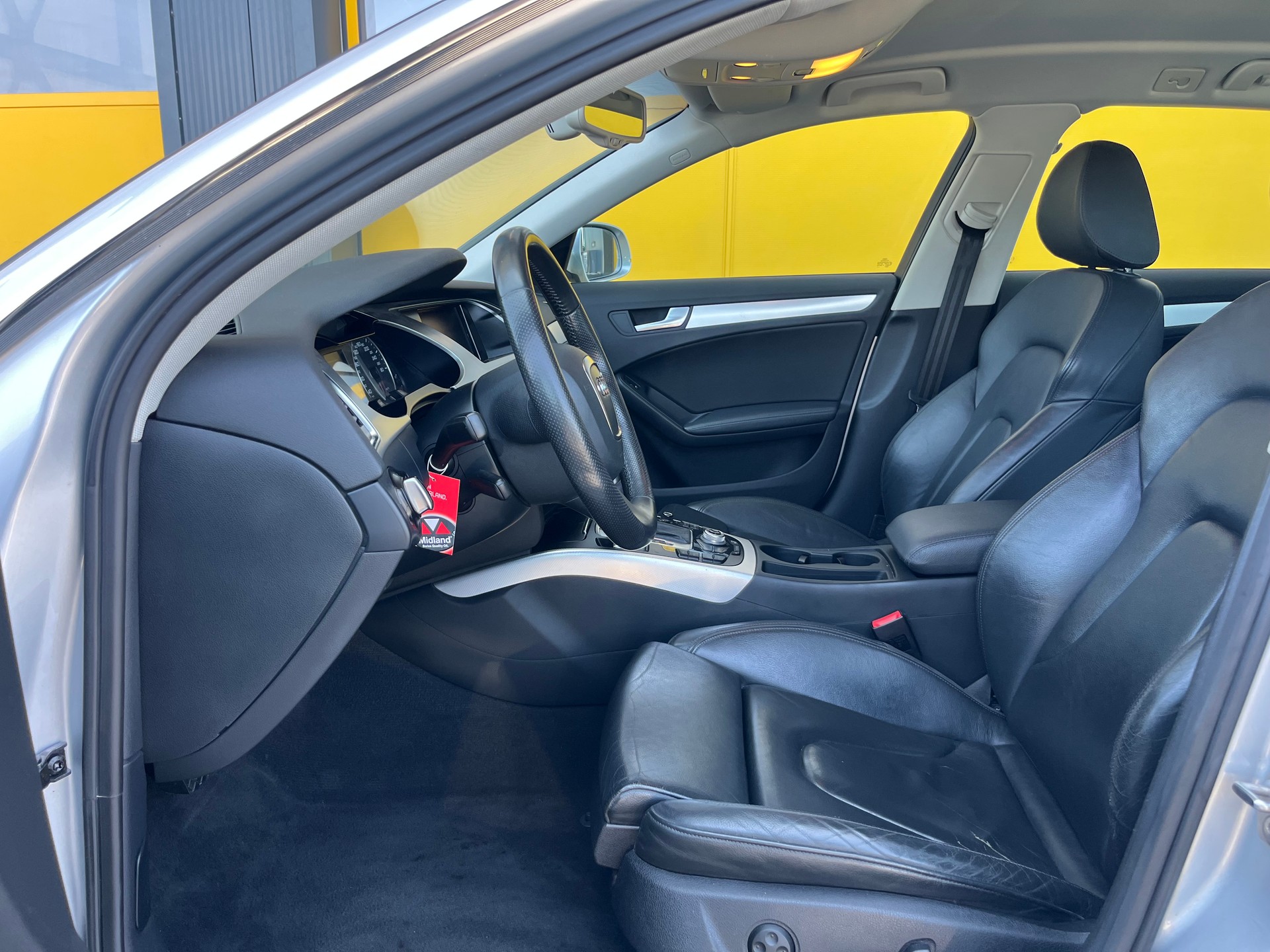 AUDI A4 Avant 2.0 TFSI quattro-image-8
