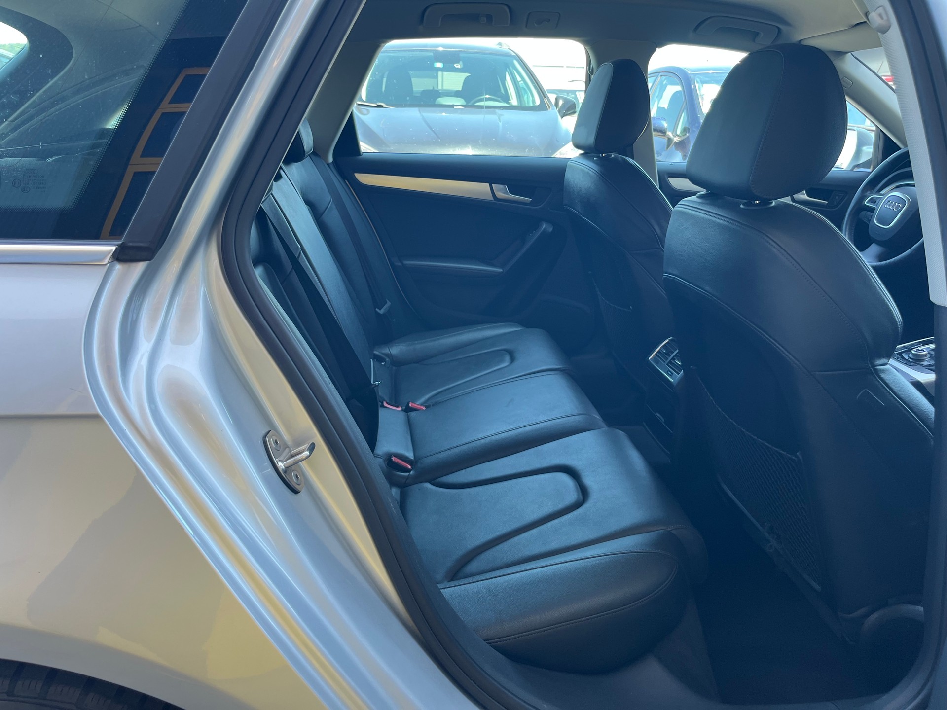 AUDI A4 Avant 2.0 TFSI quattro-image-11