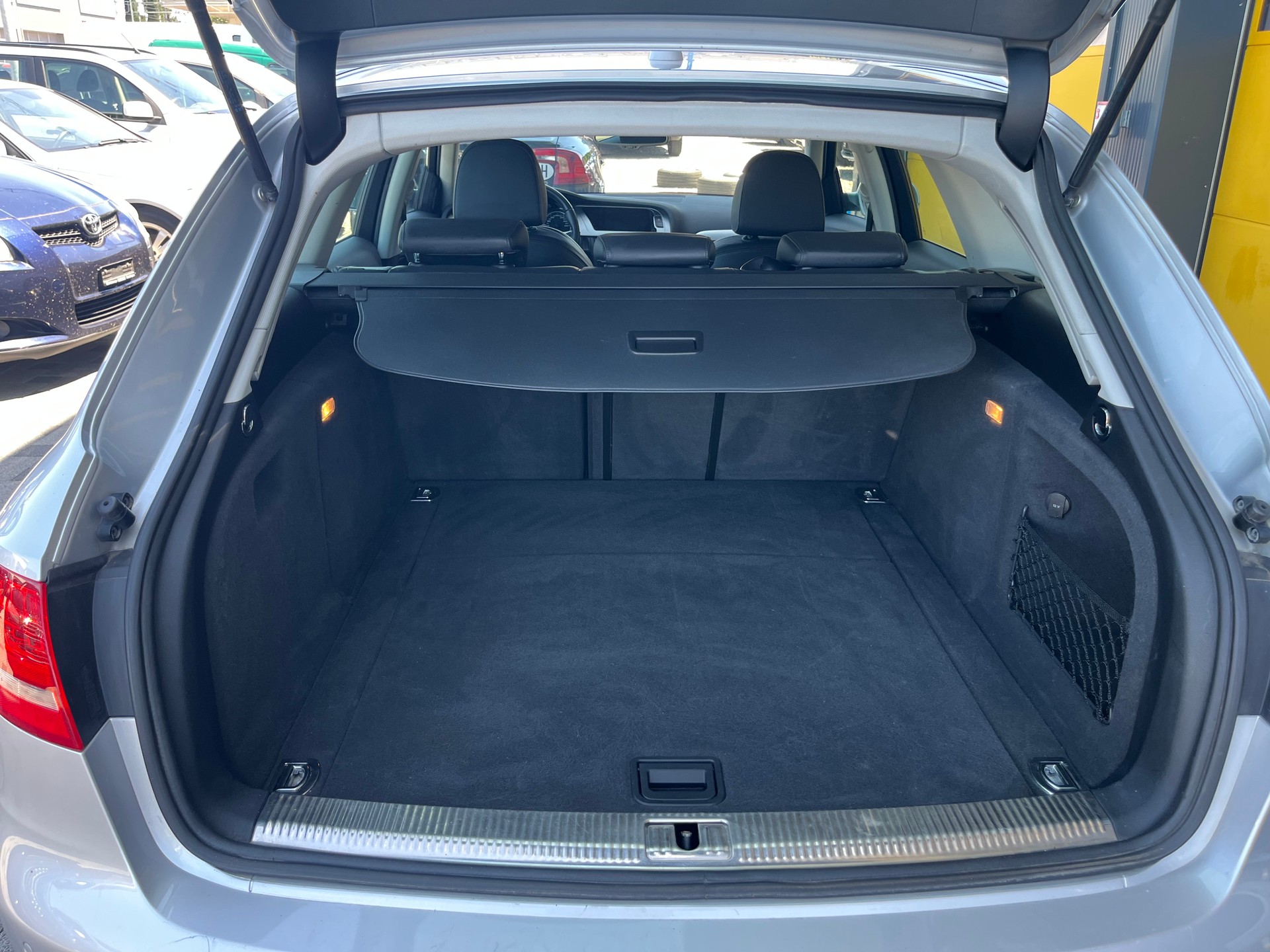 AUDI A4 Avant 2.0 TFSI quattro-image-9