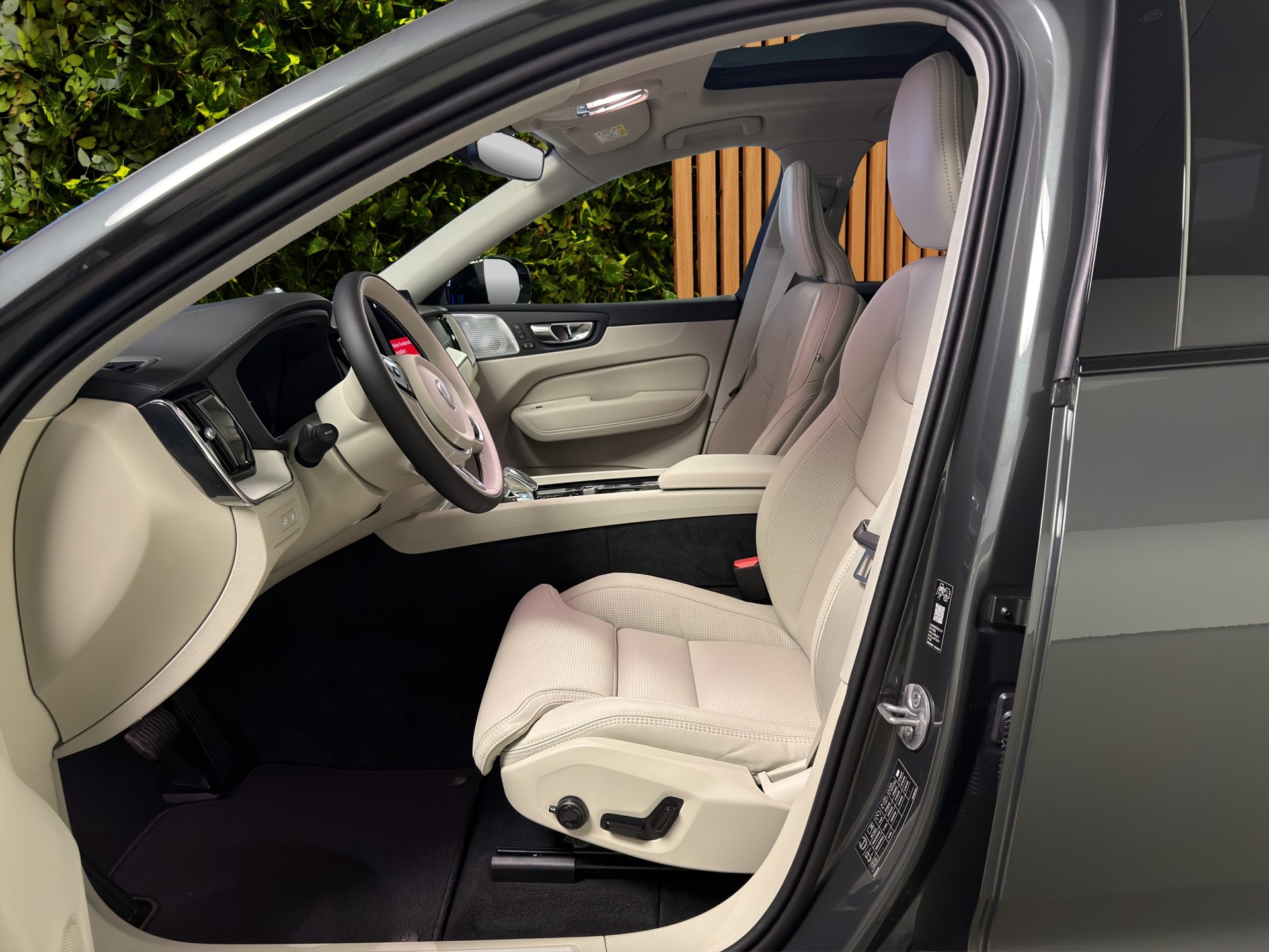 VOLVO XC60 2.0 T8 TE Ultra Dark eAWD-image-7