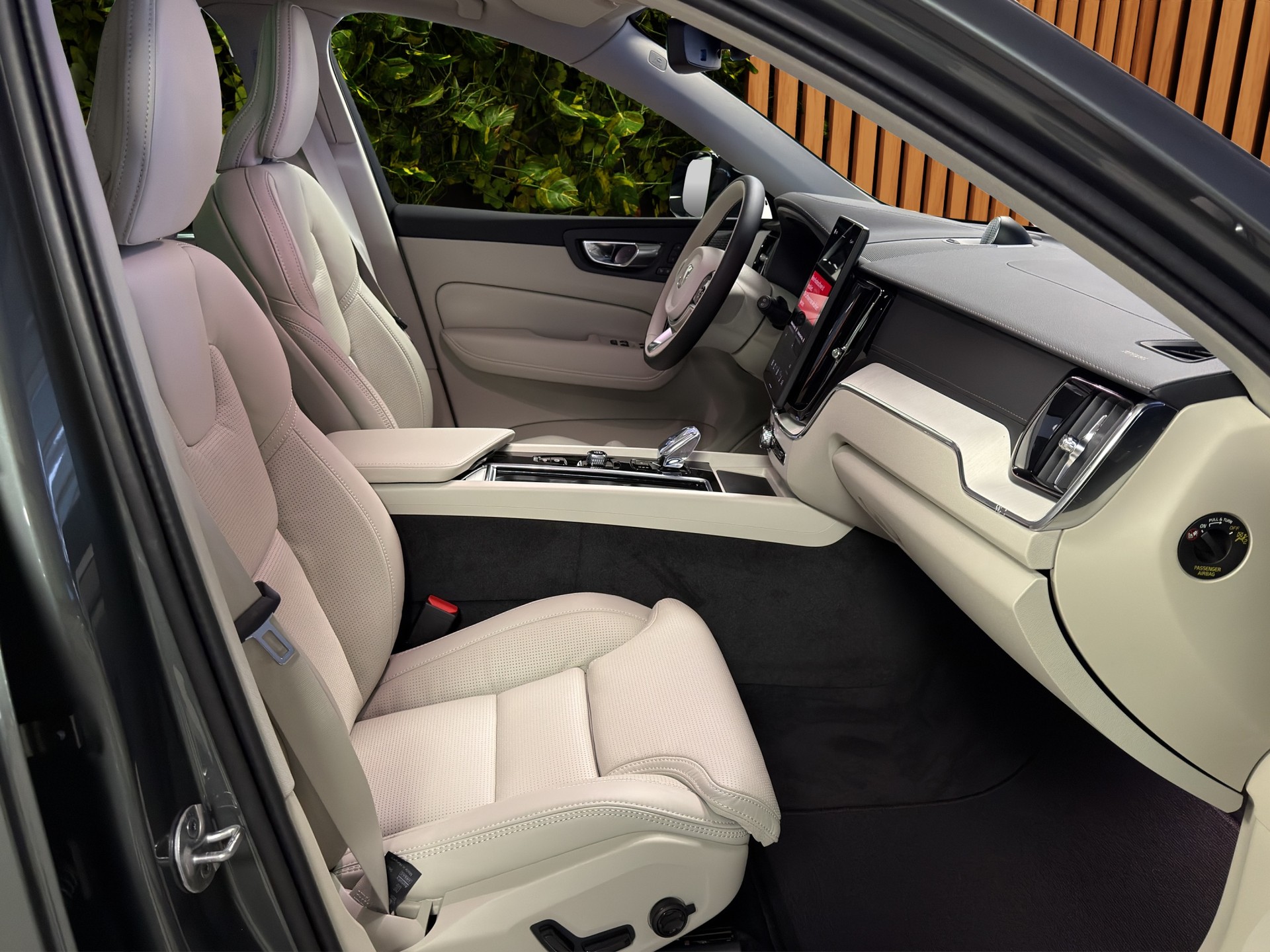 VOLVO XC60 2.0 T8 TE Ultra Dark eAWD-image-14