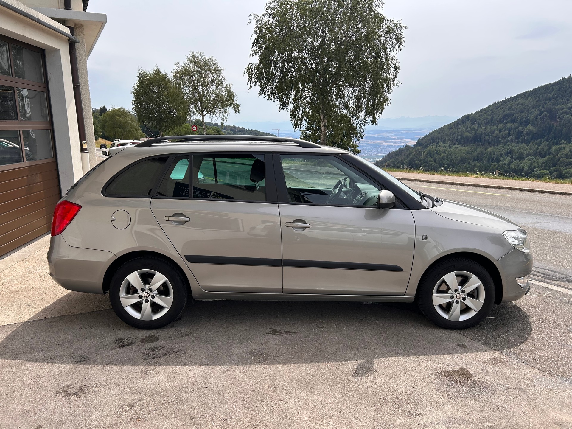 SKODA Fabia 1.2 TSI Ambition Plus-showroom-element-1