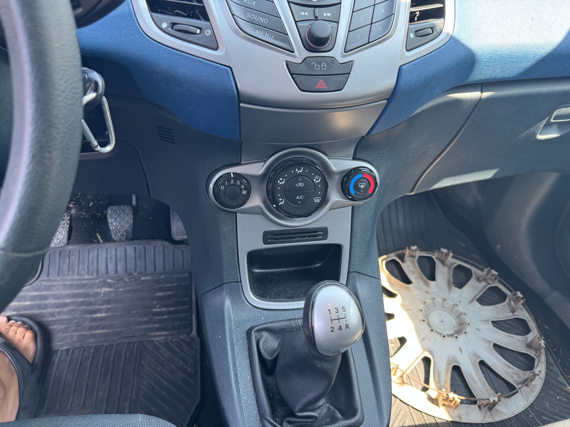 FORD FIESTA-image-7