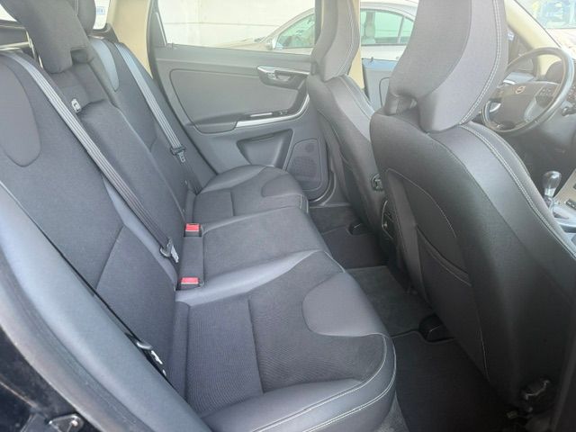 VOLVO XC60 D5 AWD-image-9