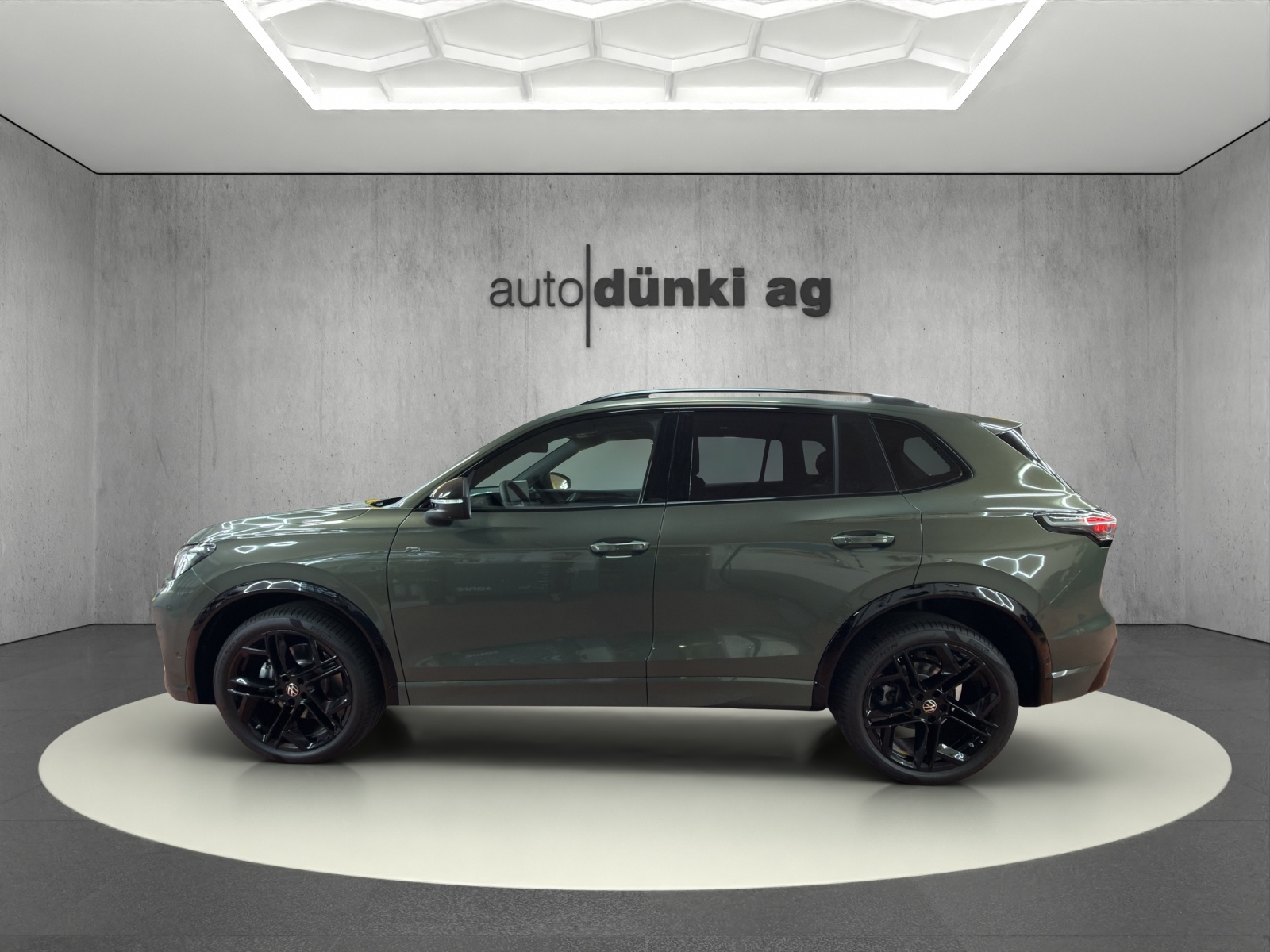 VW Tiguan 2.0 TSI DSG R-Line United 4Motion-showroom-element-1
