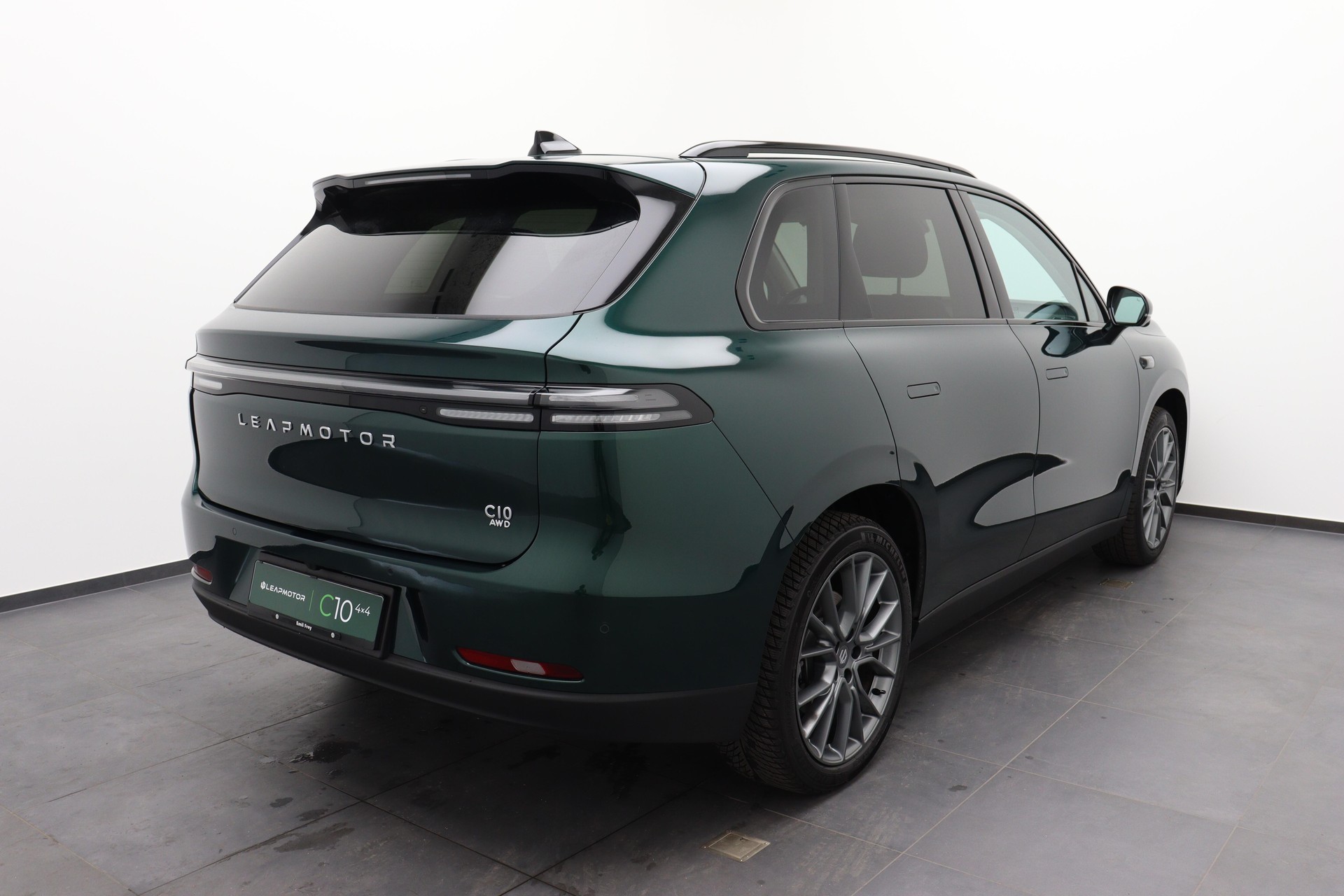 LEAPMOTOR C10 1.5 Hybrid EV-showroom-element-3