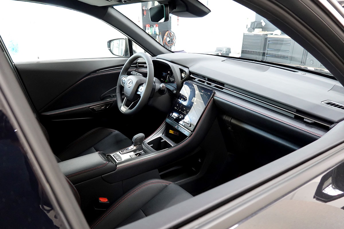 LEXUS LBX FWD Elegant CVT LEDER-image-5