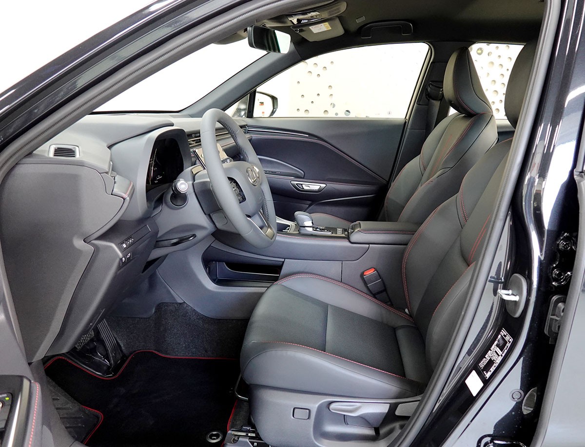 LEXUS LBX FWD Elegant CVT LEDER-image-6