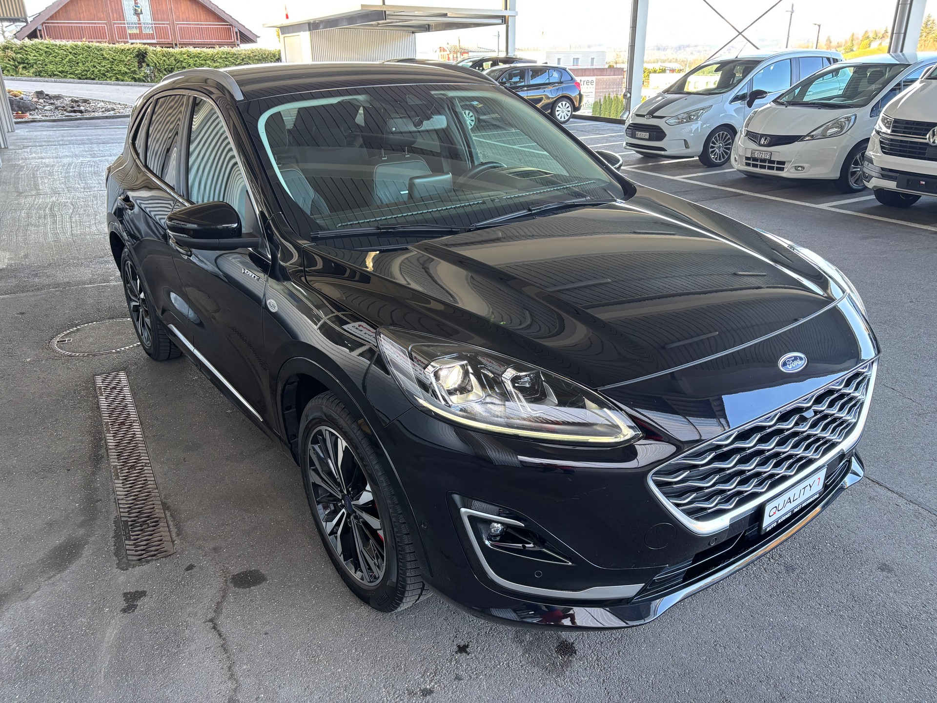 FORD Kuga 2.5 FHEV Vignale 4WD mit AHK-showroom-element-1