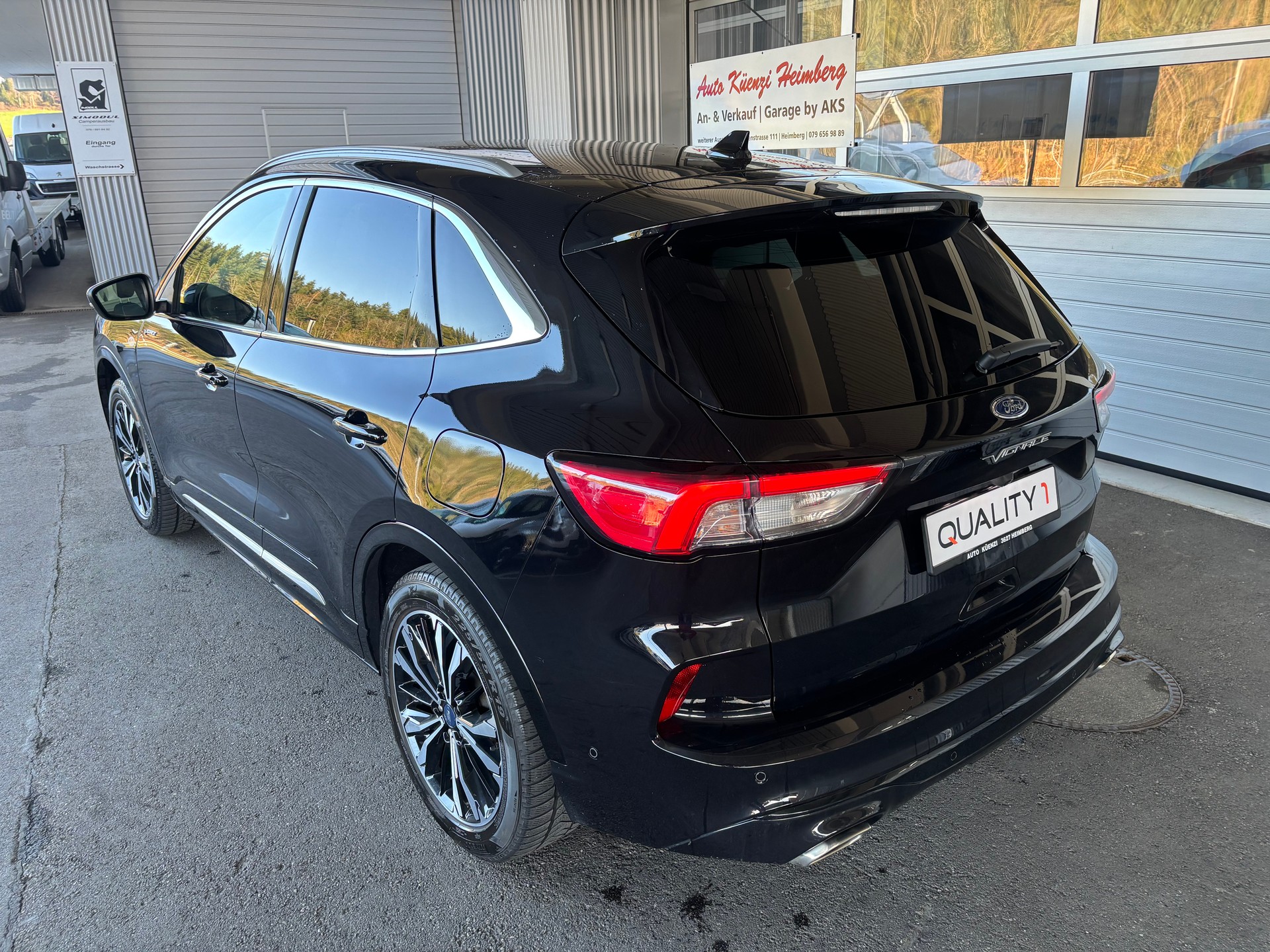 FORD Kuga 2.5 FHEV Vignale 4WD mit AHK-showroom-element-2