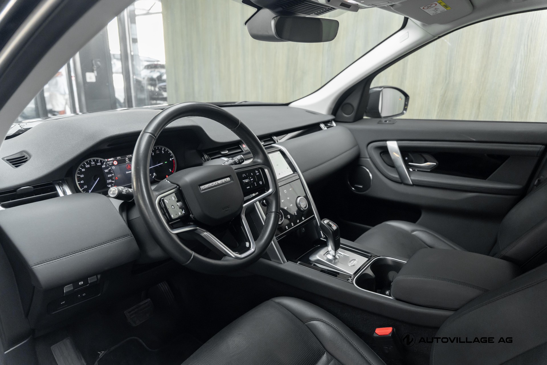 LAND ROVER Discovery Sport D200 2.0D TD4 MHEV Base AT9-showroom-element-3