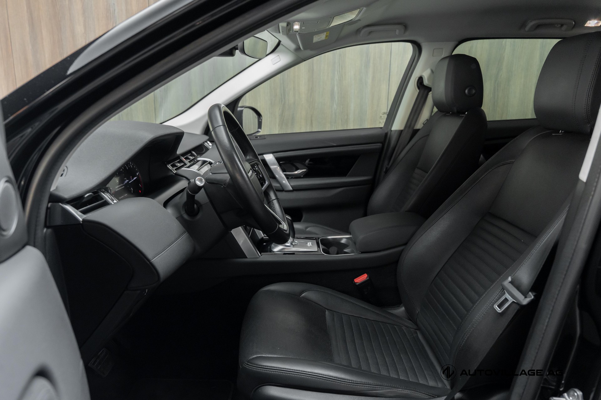 LAND ROVER Discovery Sport D200 2.0D TD4 MHEV Base AT9-image-4